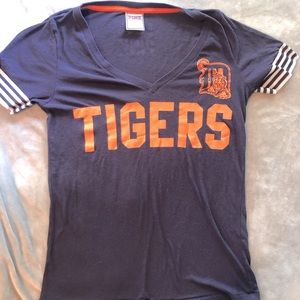 VS PINK Detroit Tigers shirt size L